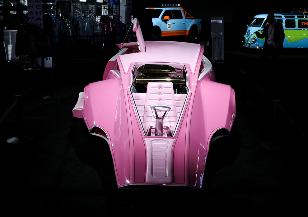 la-auto-show-pink-car