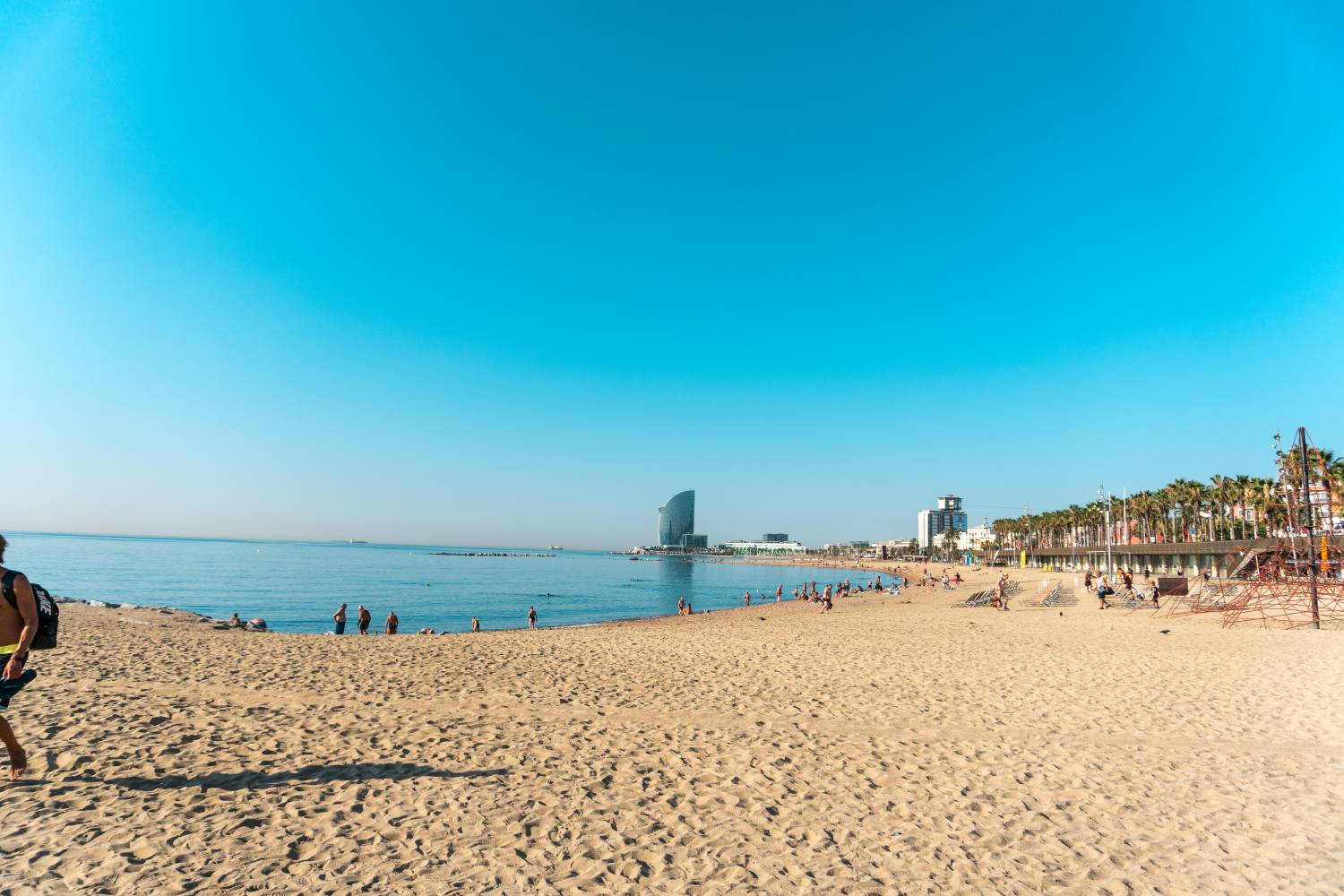 How To See The Best Of Barcelona In 3 Days - La Barceloneta Beach